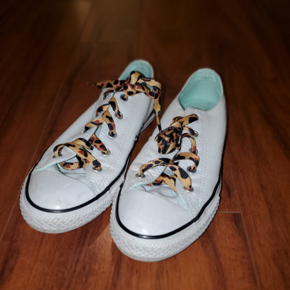 White Converse size 4Y (6.5women)